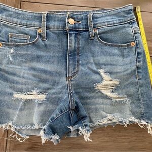 Universal thread denim short size 2/26.